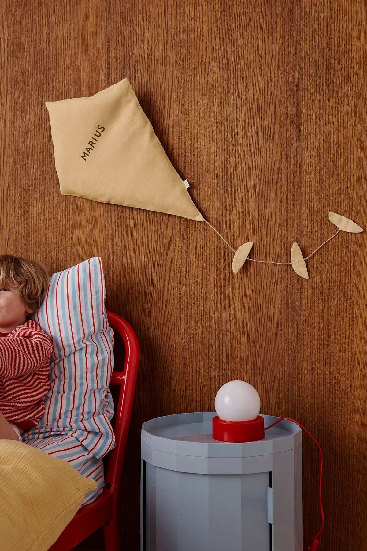 decoración de pared en forma de cometa de lino personalizable para habitación de bebé o niño