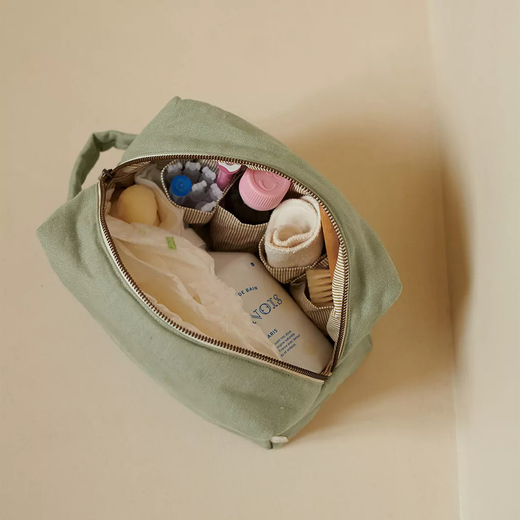 Trousse de toilette brodée prénom: pour les filles...Rayée