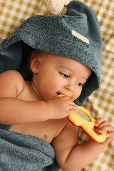 cape de bain en éponge personnalisée pour bébé