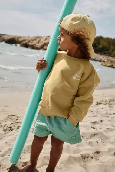 joli sweat uni et brodé