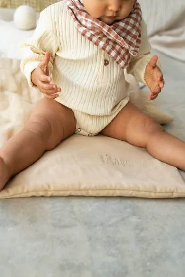couverture matelassée pour bébé unie et personnalisable