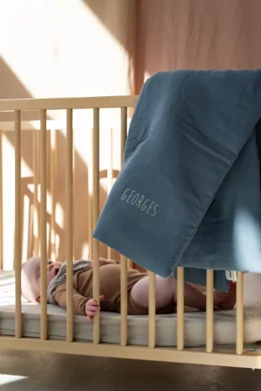 couverture matelassée pour bébé unie et personnalisée