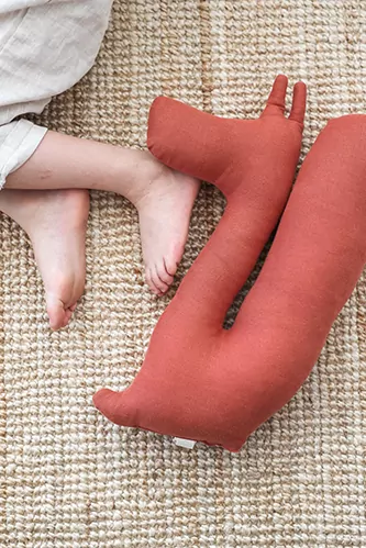 coussin en forme d'écureuil  pour bébé