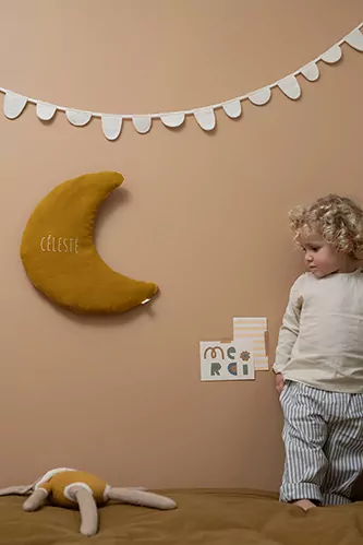 deco murale en forme de coussin lune personnalisé pour chambre bébé