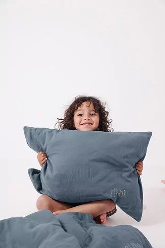 deco murale en forme de coussin lune personnalisé pour chambre bébé