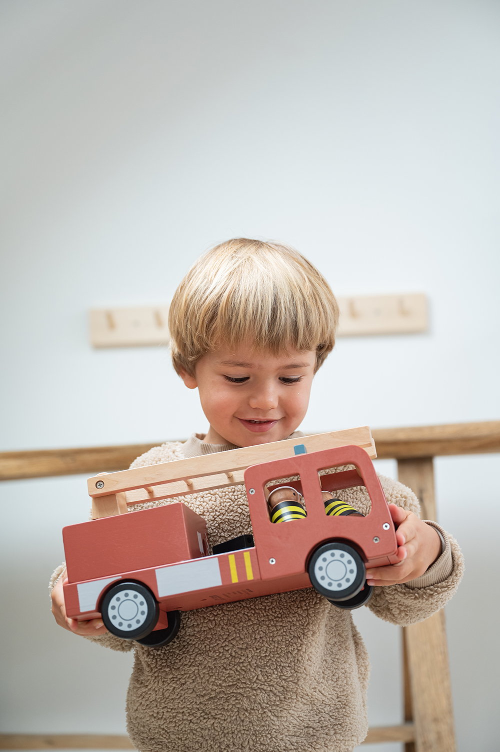 jouets en bois kids concept voiture pompiée